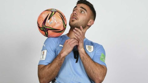 眺望莫斯科：乌拉圭沙滩足球军团硬朗写真定格出征瞬间