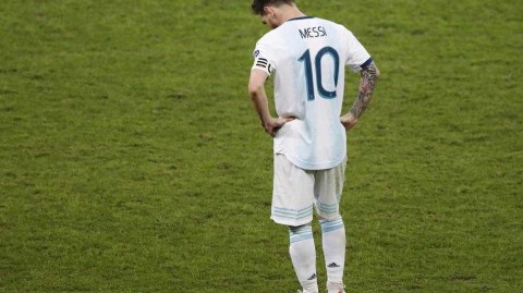 潘帕斯雄鹰的荆棘路：梅西美洲杯征程的遗憾与荣光