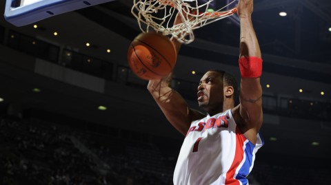 2026巅峰对决：詹姆斯老当益壮肆虐篮筐 扣篮大赛新王加冕