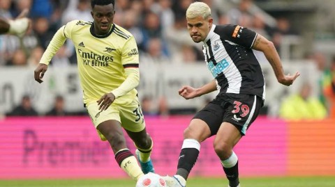 圣詹姆斯公园之夜：纽卡斯尔联力克阿森纳搅动欧冠格局