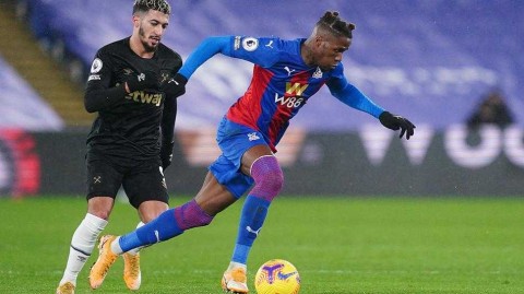 伦敦之夜的进球狂欢 铁锤帮后来居上攻克塞尔赫斯特公园