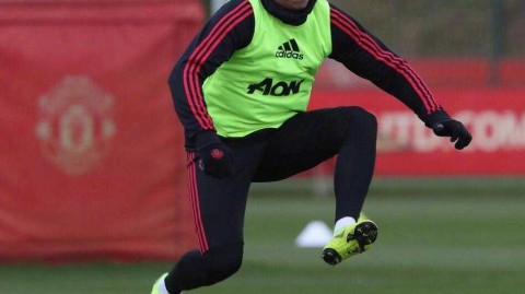 红魔腾空：曼联队内弹跳力比拼与训练内幕揭秘