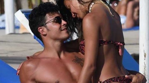 爱在马尔代夫碧海蓝天：索菲亚与基科上演甜蜜水下拥吻