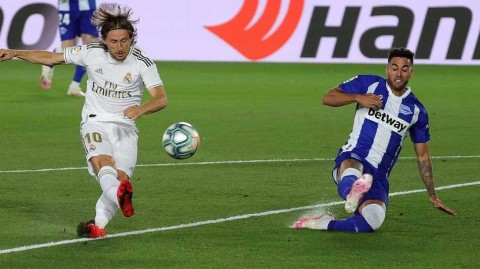 本泽马传射建功引领银河战舰，迪斯蒂法诺之夜皇马轻取阿拉维斯