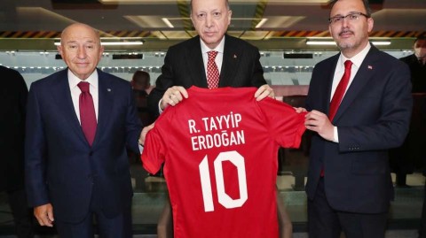 总统助阵难救主，土耳其主场憾平拉脱维亚