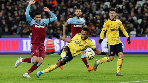 伦敦体育场的深夜狂欢：阿森纳九分钟惊天逆转，铁锤帮主场遭遇滑铁卢