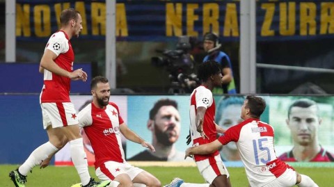 欧冠首战惊魂夜：巴雷拉补时绝平，国际米兰主场艰难战平布拉格斯拉维亚