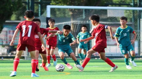 标题：西甲前哨  弗里克送安切洛蒂“战术大师课”，亚马尔破纪录巴萨客场4-0血洗皇马终结42场不败