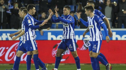 西甲疫情再拉警报：阿拉维斯三人确诊，空荡球场见证无形之战