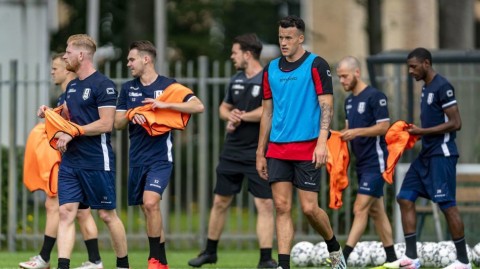 荷兰瓦尔韦克队集结号角吹响 新赛季首训在希望中启航