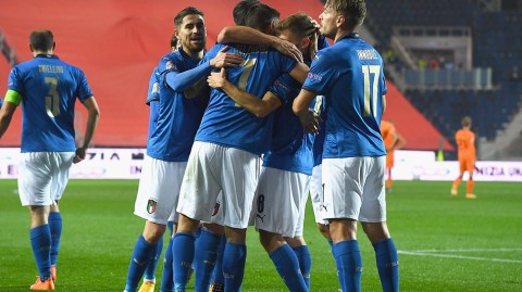 蓝衣军团二十场不败金身 新星闪耀贝尔加莫之夜的史诗对决