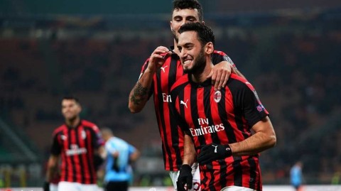 圣西罗的逆转之夜：红黑军团用进球谱写欧联杯狂想曲