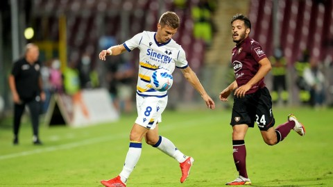 萨勒尼塔纳绝平维罗纳，阿雷基球场的血色浪漫与不屈怒吼