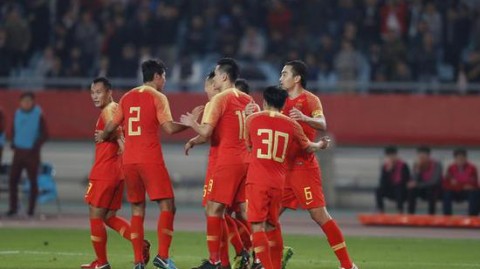 中国男足世界排名跌至第94位！世预赛主场0-3完败韩国，孙兴慜2射1传统治中韩德比