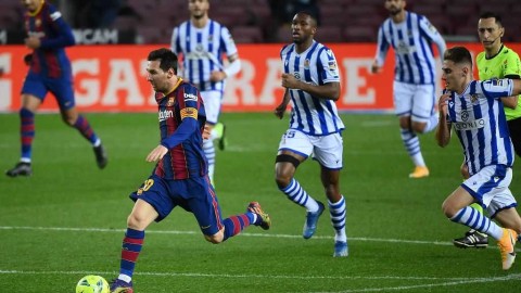 红蓝军团诺坎普奏凯歌，阿尔巴传射德容破门，巴塞罗那二比一逆转皇家社会豪取主场四连胜