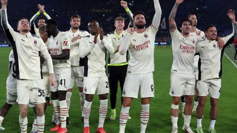 永恒之城的神锋对决：伊布主宰夜晚，米兰攻克罗马奥林匹克