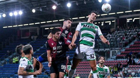 撒丁岛的蓝色救赎：十人卡利亚里战平萨索洛，佩德罗导演绝平好戏