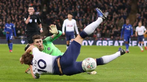 伦敦德比烽火连天 点球争议与亚洲杯离别交织