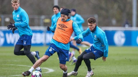 深陷泥潭中的坚守：沙尔克04在第10轮备战中寻求突破