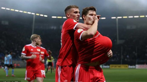 德国杯之夜：曼海姆的勇敢之心与柏林联合的坚韧远航