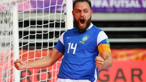 立陶宛寒夜裡的紅色鬥志：重溫五人制足球世界盃越南與巴西之役