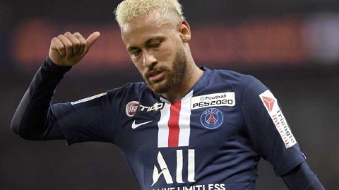 内马尔巴黎生涯迎来出勤新高 赛场英姿定格绿茵瞬间