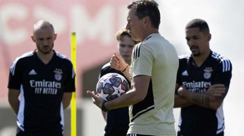 红鹰展翅塞沙尔 欧冠之夜搏长空