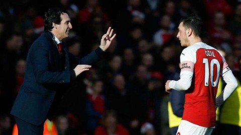 兵工厂的烈焰双枪：埃梅里时代阿森纳的一场经典攻坚