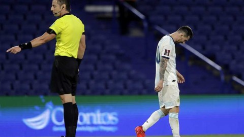 糖果盒球场的叹息：阿根廷战平巴拉圭，梅西进球被VAR无情否决