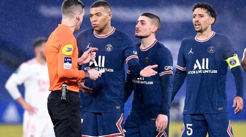 法甲巅峰对决里昂主场逼平领头羊巴黎圣日耳曼