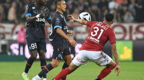 法甲烽烟再起布雷斯特激战马赛握手言和