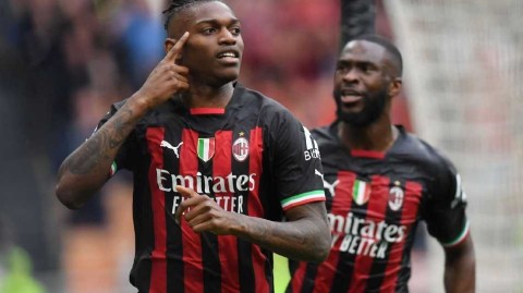 红黑军团主场力克莱切 关键三分捍卫圣西罗荣耀