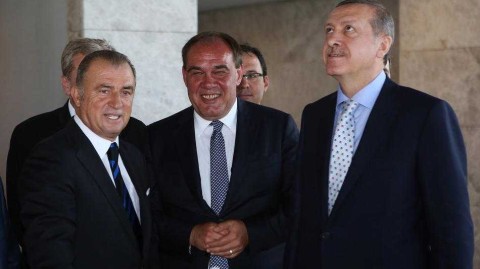 土耳其“足球皇帝”感染新冠，加拉塔萨雷主帅特里姆入院治疗