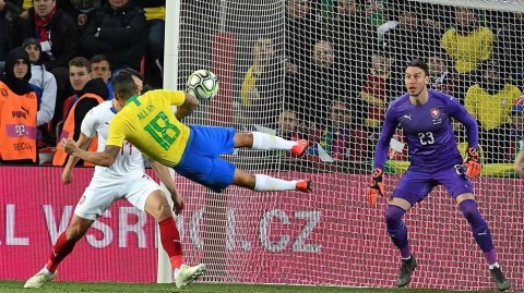 桑巴军团逆转之夜：从布拉格的顽强阻击到激情狂欢