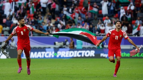 世预赛生死战卡塔尔2-1力克阿联酋，队史首度凭实力直通世界杯！阿菲夫两送任意球助攻导演惊天逆袭