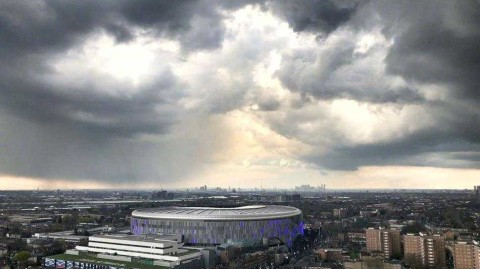 璀璨之夜，白鹿巷重生：热刺新球场奏响北伦敦荣耀序曲