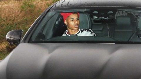 曼市德比前奏：卡灵顿基地门前的超跑盛宴，谁才是红魔真·车神？