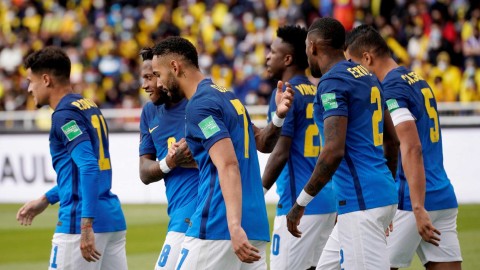 红牌风暴中的高原对决，巴西客平厄瓜多尔延续不败传奇