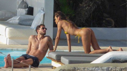 特拉普与维密超模伊莎贝尔希腊度假，爱琴海畔定格浪漫瞬间