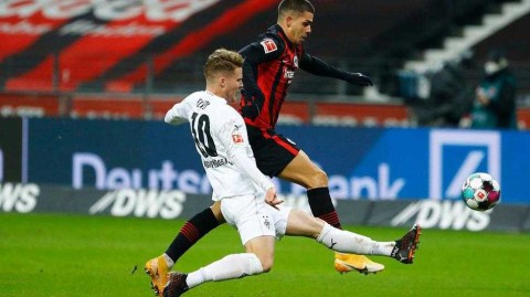 德意志冰火之夜：法兰克福与门兴联袂演绎六球惊天史诗