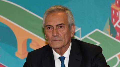 格拉维纳高票连任意大利足协主席，开启足球复兴新征程