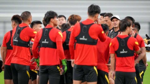 东亚杯赛前最后一练国足球员丰田体育场积极备战