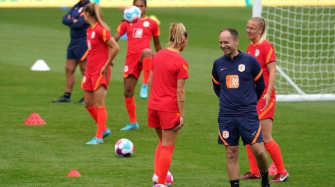 荷兰女足备战训练揭秘帕森斯教练的战术蓝图