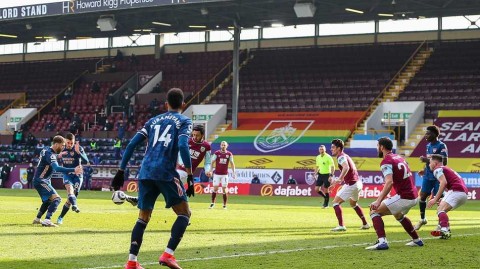 扎卡诡异乌龙送礼，奥巴梅扬闪电破门徒劳，阿森纳客场1比1憾平伯恩利