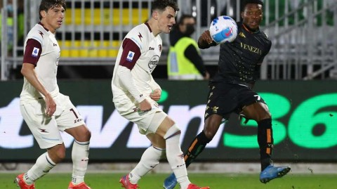 意甲升班马对决：威尼斯水城迷失，萨勒尼塔纳补时绝处逢生