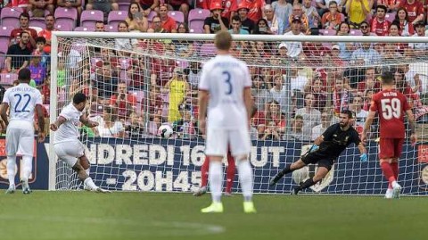 利物浦逆转里昂季前赛 小将威尔逊闪耀锋线