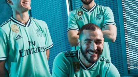 皇马发布新球衣却神似阿森纳？当银河战舰披上枪手战袍