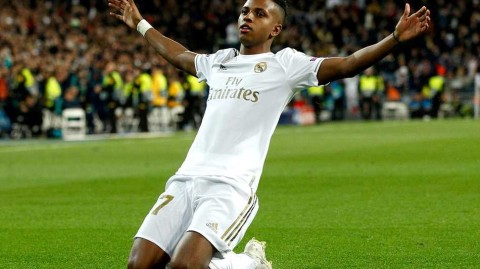 伯纳乌青春风暴：十八岁新星罗德⾥戈完美戴帽，皇家⻢德里六球横扫加拉塔萨雷