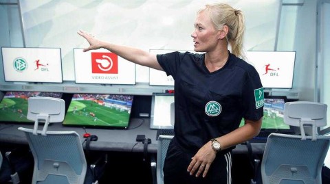 德甲传奇女哨出席VAR会议，新赛季邀您见证科技与历史的交汇