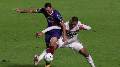 莫伦比雨夜的首秀救主：回顾2020年圣保罗与巴伊亚的经典对决